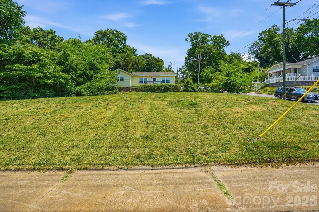 412 W Davidson Avenue Gastonia NC 28052