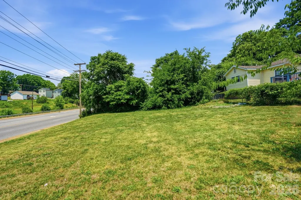 412 W Davidson Avenue Gastonia NC 28052