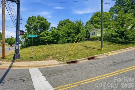 412 W Davidson Avenue Gastonia NC 28052