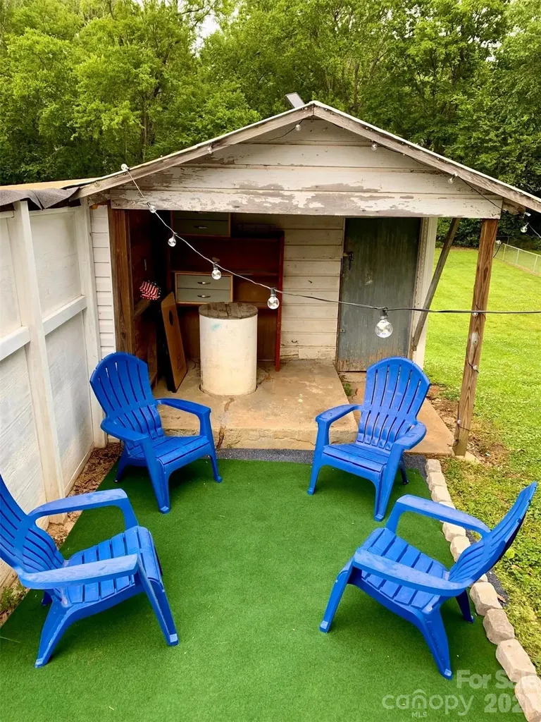 5016 Clearwater Lake Road Mount Holly NC 28120