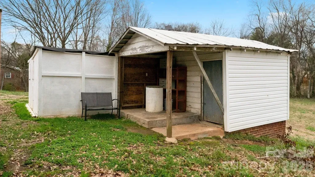 5016 Clearwater Lake Road Mount Holly NC 28120