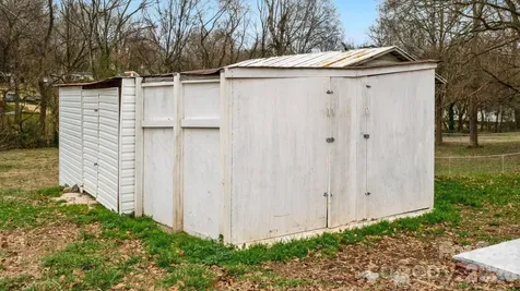 5016 Clearwater Lake Road Mount Holly NC 28120