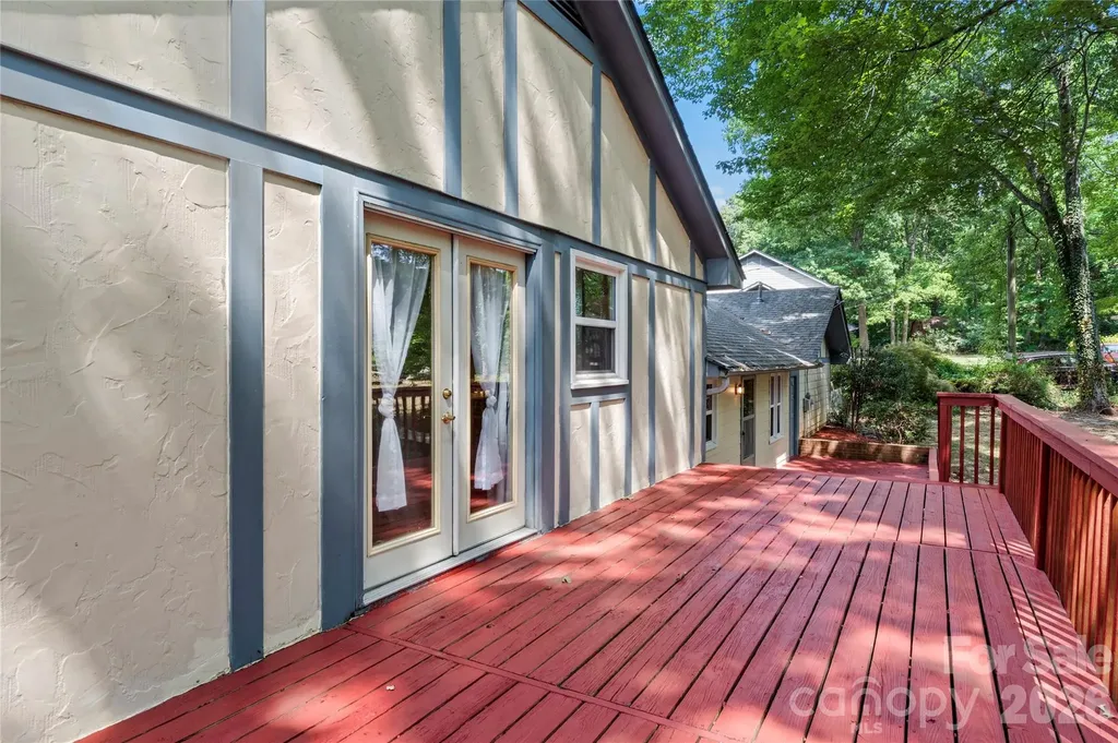 1106 Kelwyn Lane Lewisville NC 27023