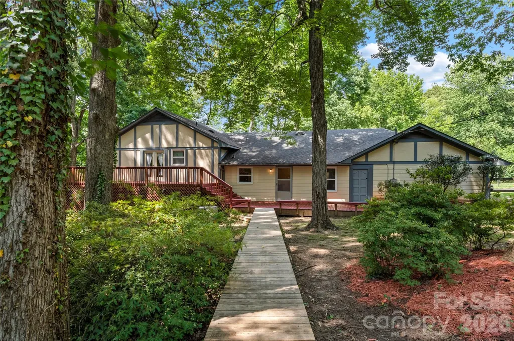 1106 Kelwyn Lane Lewisville NC 27023