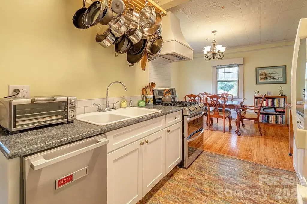 133 Westwood Place Asheville NC 28806