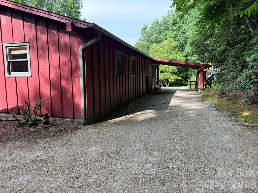 225 High Ridge Road Little Switzerland NC 28749