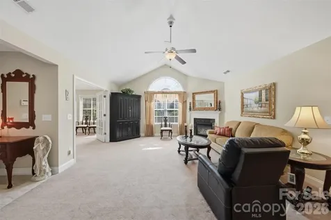 808-C Wynnshire Drive Hickory NC 28601