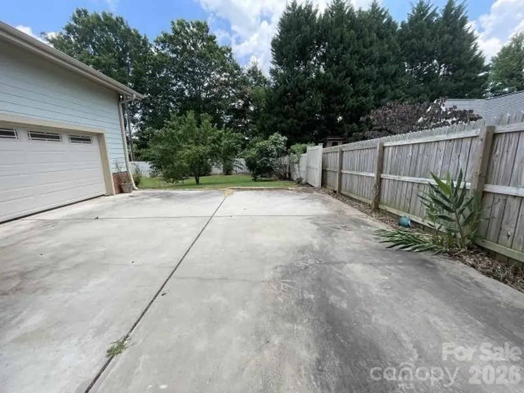 1512 Ivey Drive Charlotte NC 28205