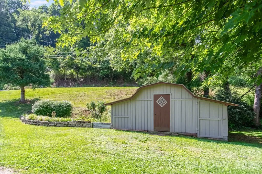 293 Dillardtown Road Sylva NC 28779