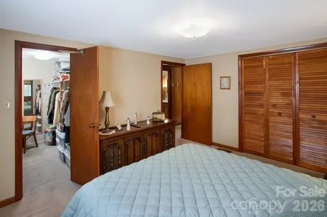 293 Dillardtown Road Sylva NC 28779