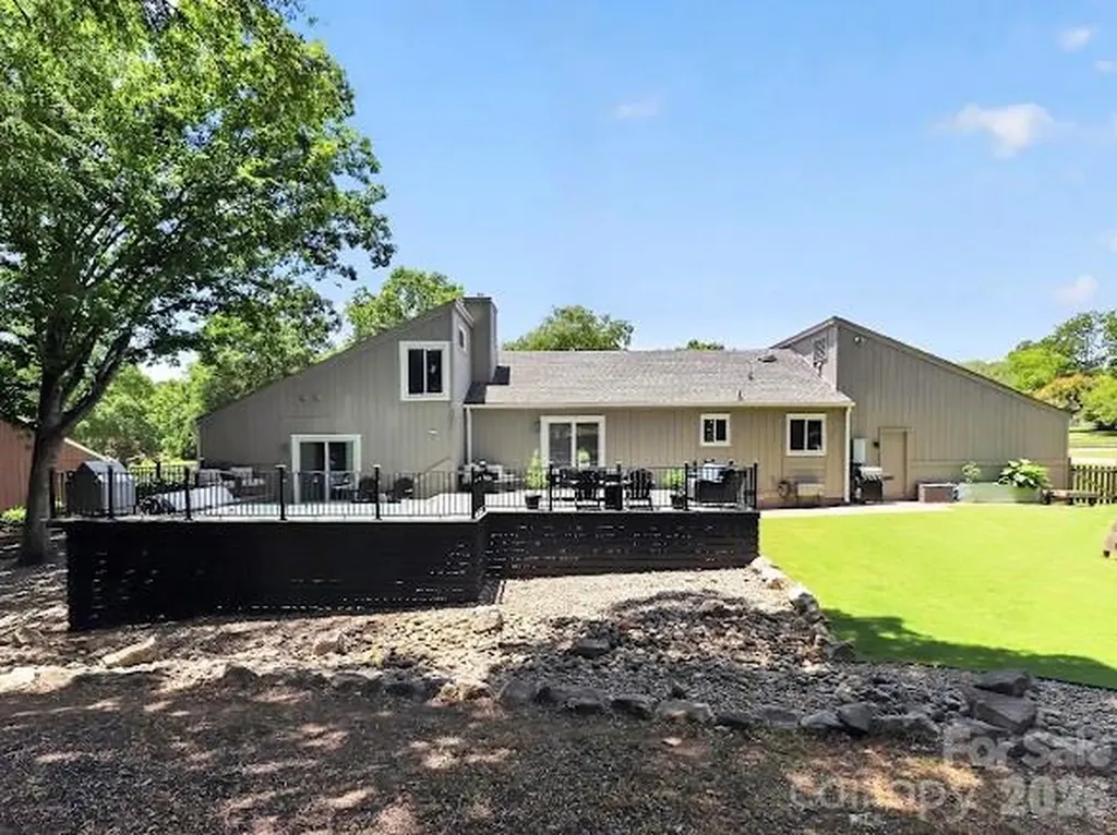 8401 Raintree Lane Charlotte NC 28277