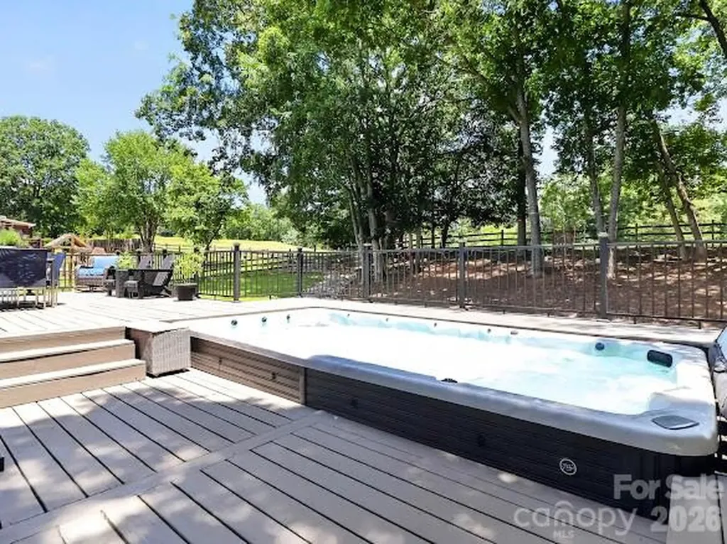 8401 Raintree Lane Charlotte NC 28277
