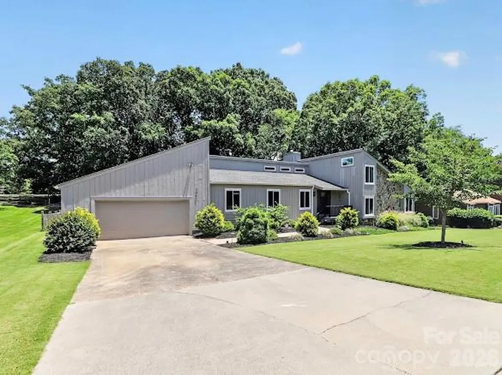 8401 Raintree Lane Charlotte NC 28277