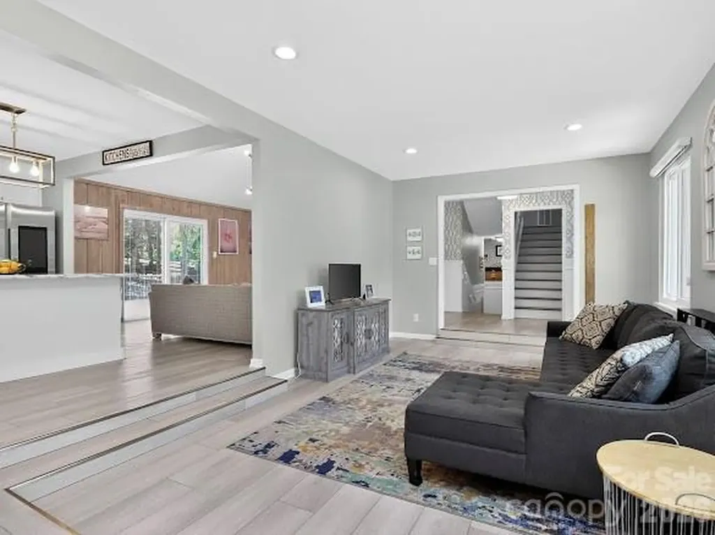 8401 Raintree Lane Charlotte NC 28277