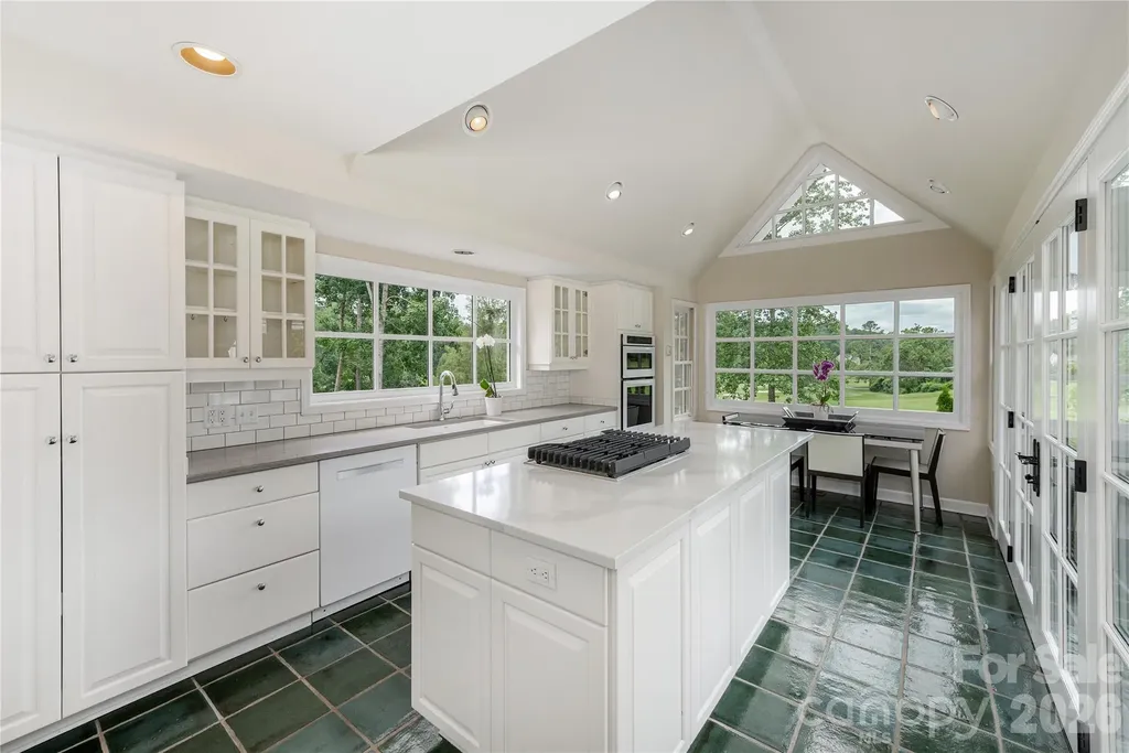 20 Inglewood Road Asheville NC 28804