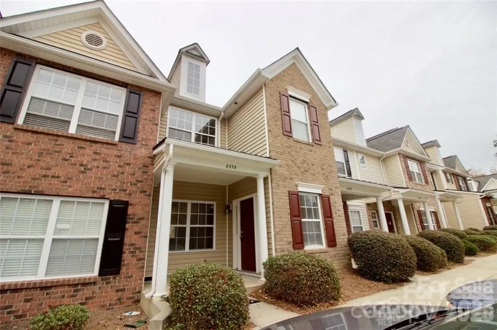 8733 Wandering Creek Way Charlotte NC 28227