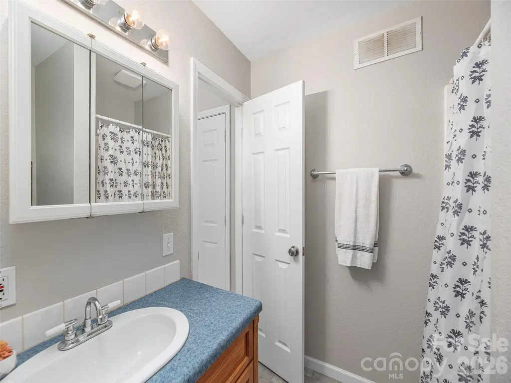 136 Assembly Street Waynesville NC 28786
