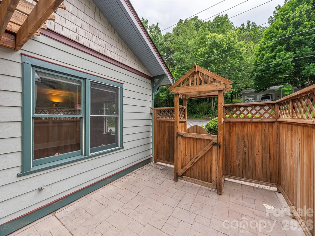 136 Assembly Street Waynesville NC 28786