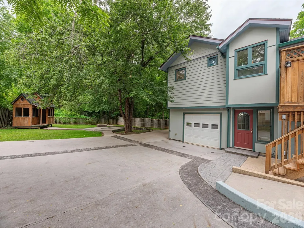 136 Assembly Street Waynesville NC 28786
