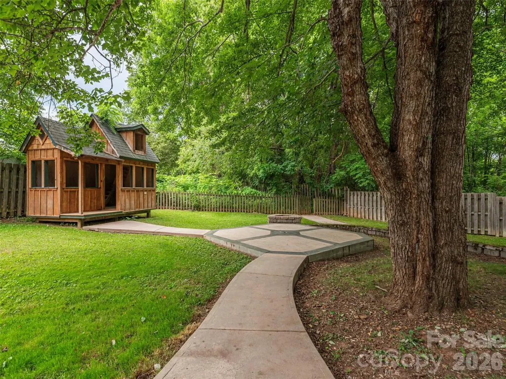 136 Assembly Street Waynesville NC 28786