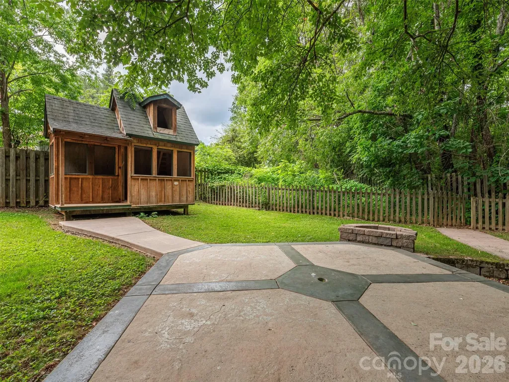 136 Assembly Street Waynesville NC 28786