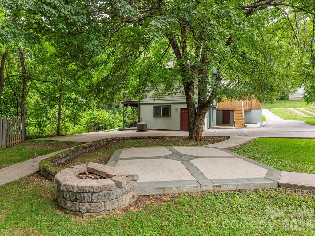 136 Assembly Street Waynesville NC 28786