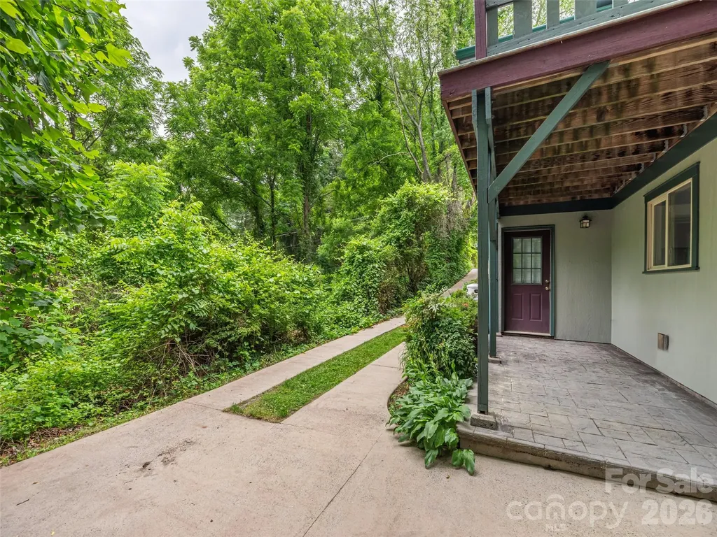 136 Assembly Street Waynesville NC 28786