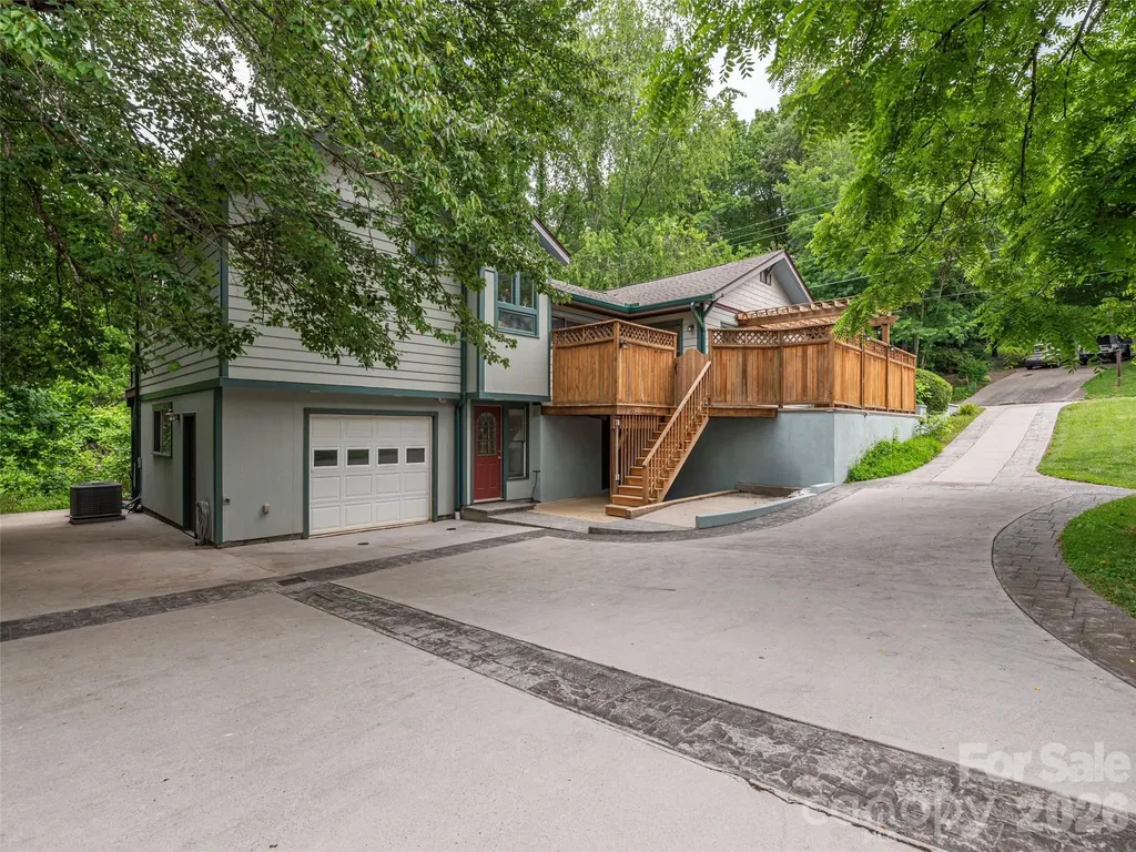 136 Assembly Street Waynesville NC 28786
