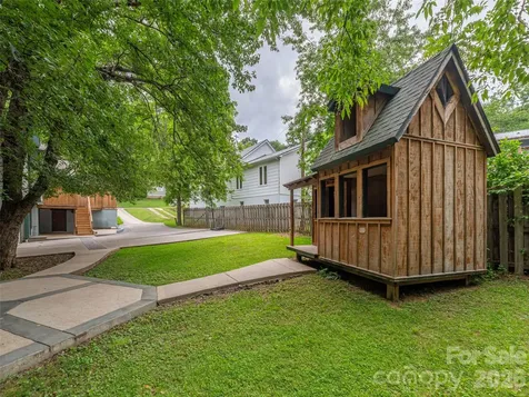 136 Assembly Street Waynesville NC 28786