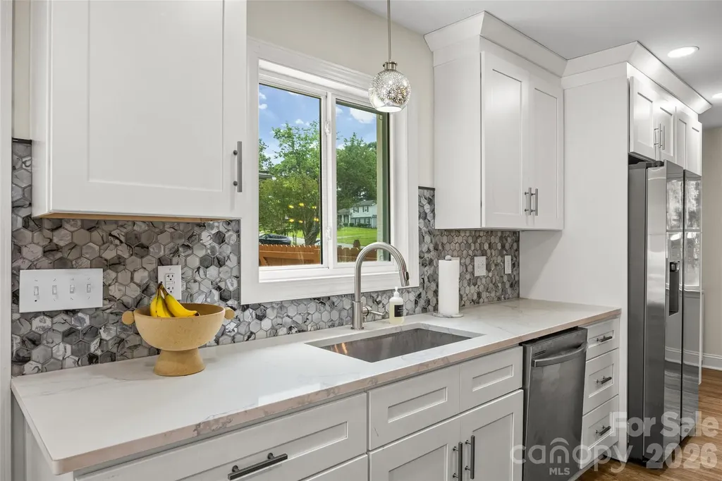 1142 Fox Run Drive Charlotte NC 28212