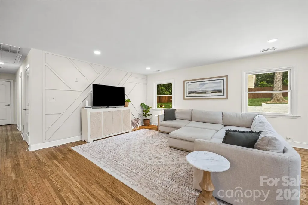 1142 Fox Run Drive Charlotte NC 28212