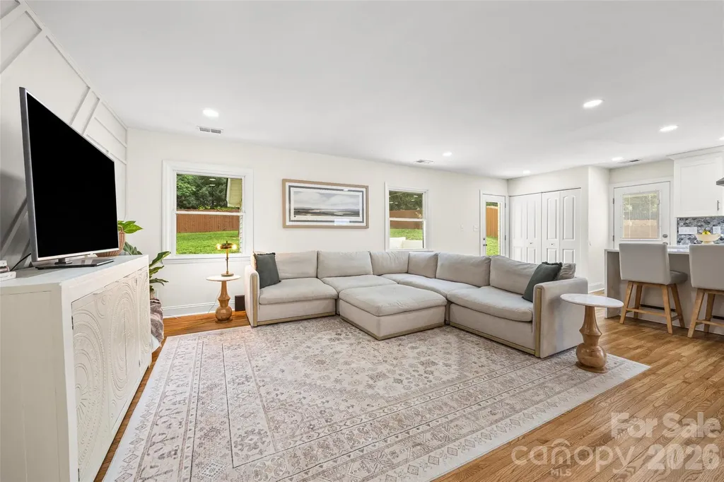 1142 Fox Run Drive Charlotte NC 28212