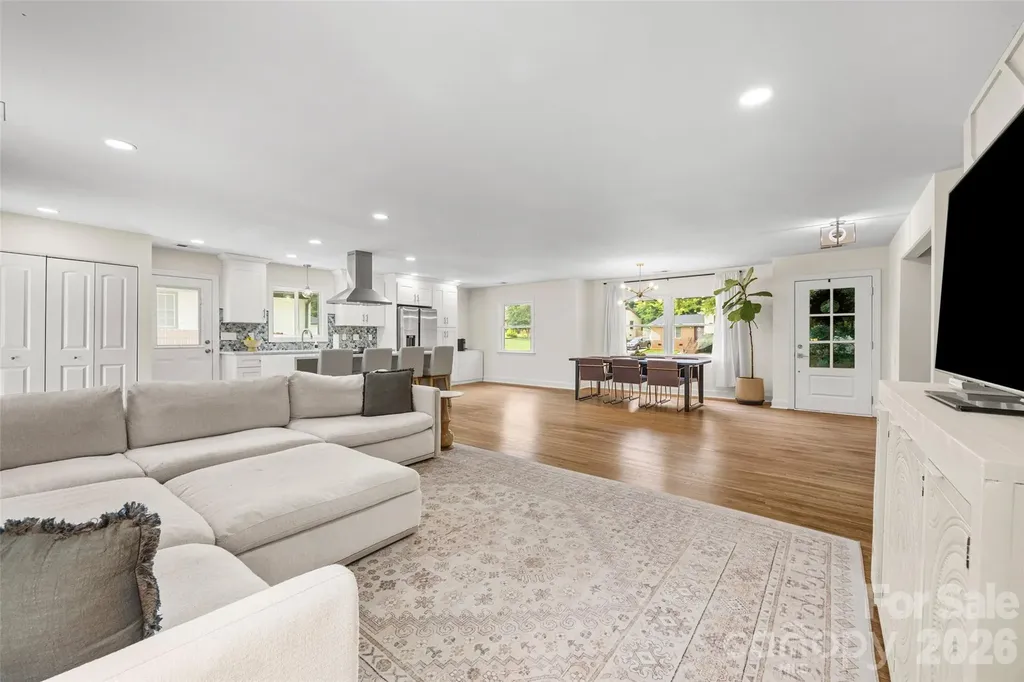 1142 Fox Run Drive Charlotte NC 28212