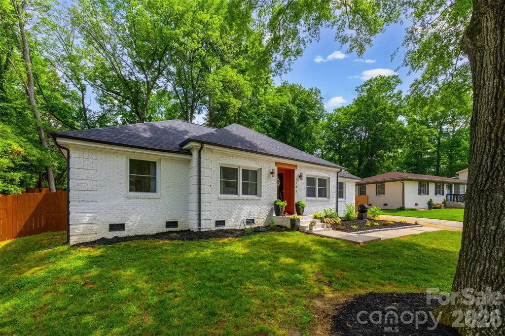 1142 Fox Run Drive Charlotte NC 28212