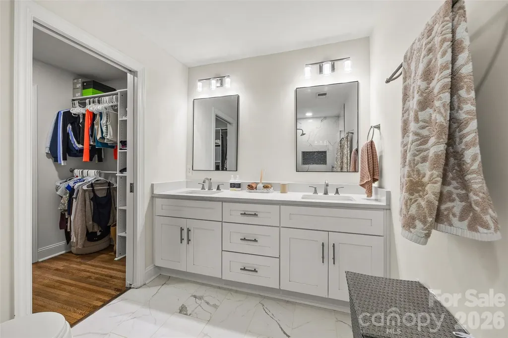 1142 Fox Run Drive Charlotte NC 28212