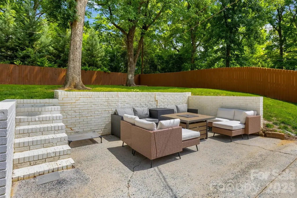 1142 Fox Run Drive Charlotte NC 28212