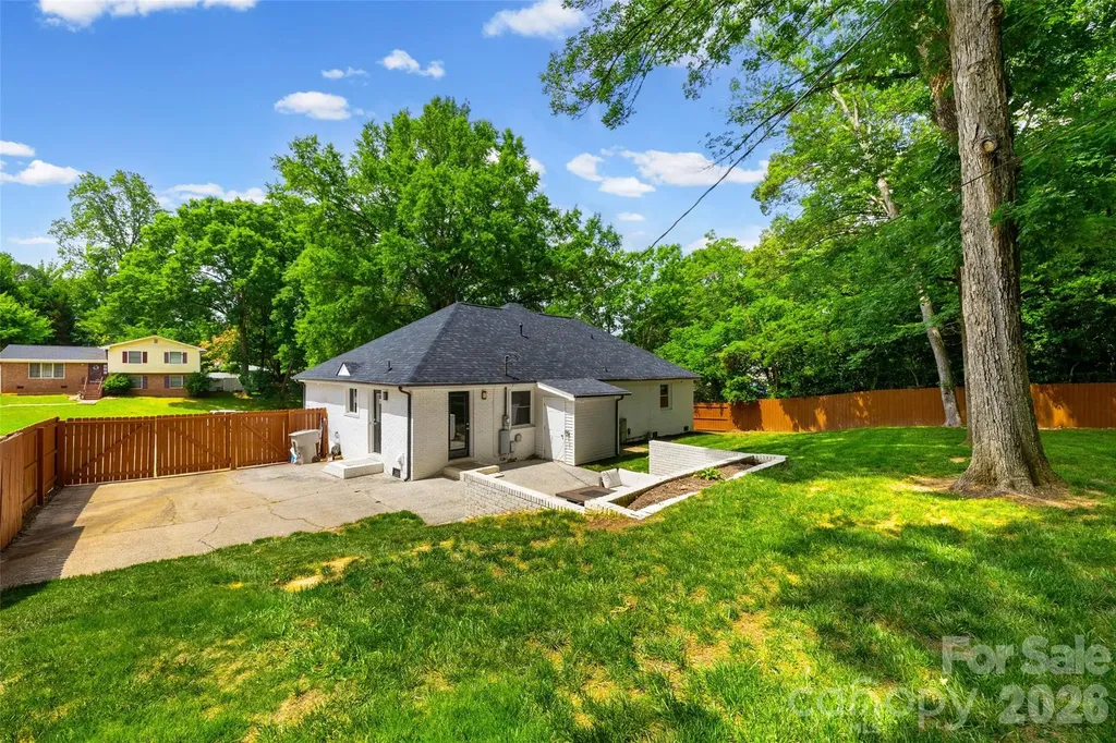 1142 Fox Run Drive Charlotte NC 28212