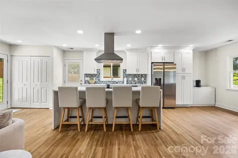 1142 Fox Run Drive Charlotte NC 28212
