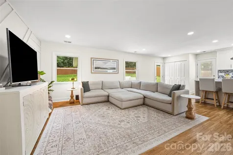 1142 Fox Run Drive Charlotte NC 28212