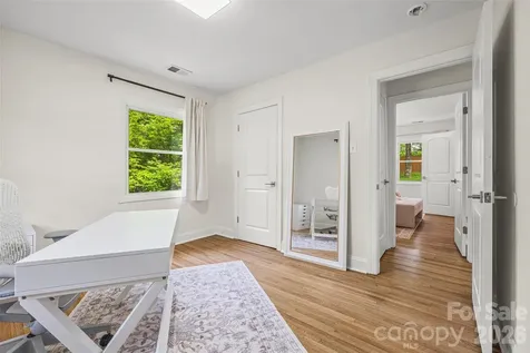 1142 Fox Run Drive Charlotte NC 28212