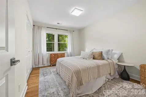1142 Fox Run Drive Charlotte NC 28212