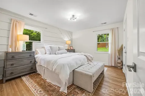 1142 Fox Run Drive Charlotte NC 28212