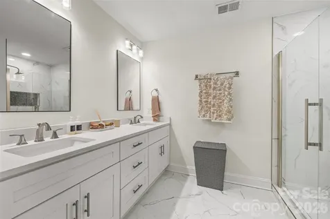 1142 Fox Run Drive Charlotte NC 28212