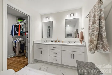 1142 Fox Run Drive Charlotte NC 28212