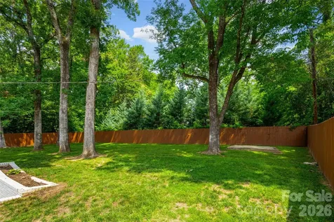 1142 Fox Run Drive Charlotte NC 28212