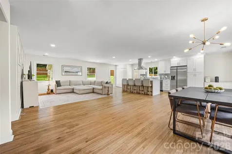 1142 Fox Run Drive Charlotte NC 28212