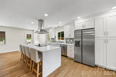 1142 Fox Run Drive Charlotte NC 28212