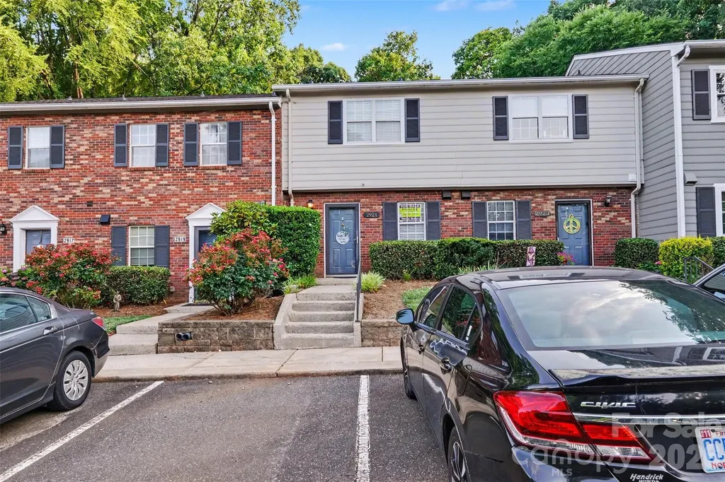 2921 Heathstead Place Charlotte NC 28210