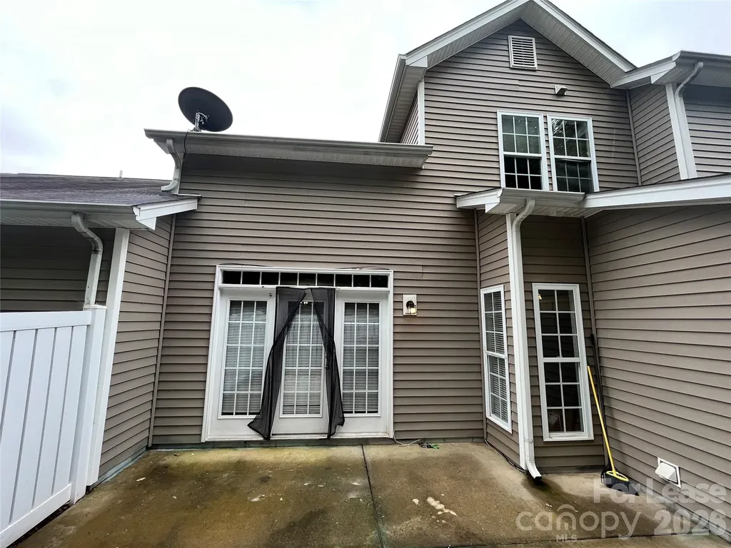 8267 Carob Tree Lane Charlotte NC 28215