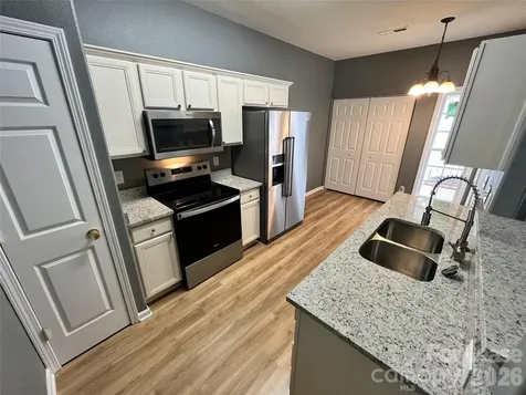 8267 Carob Tree Lane Charlotte NC 28215